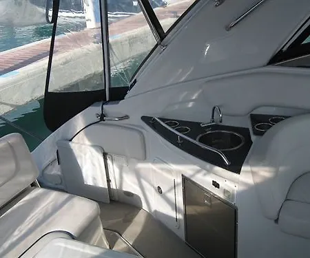 Freedom Boat In Marine Botel Lavagna